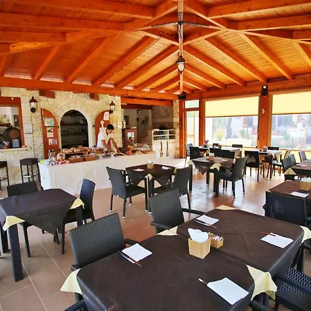 Charming House In With Shared Pool And Terrace Vieste